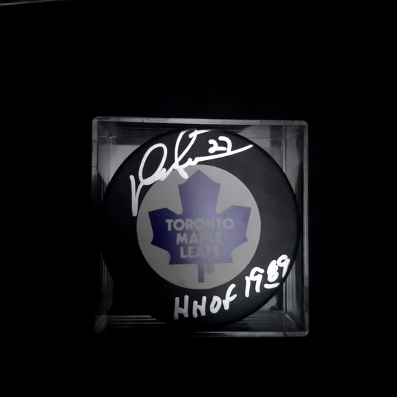 Darryl Sittler signed puck - Picture 2 of 3